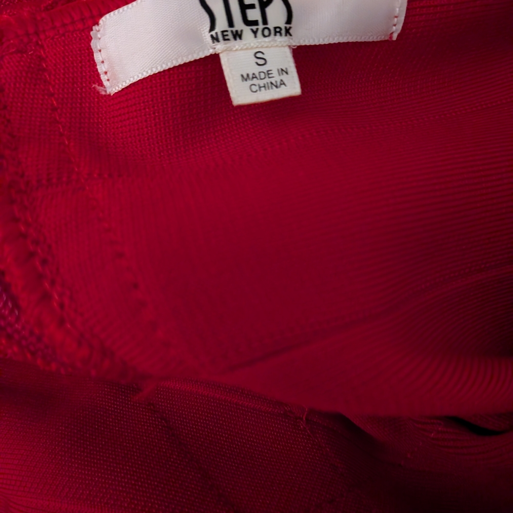 Red Sleeveless Dress - Picture 5 of 7